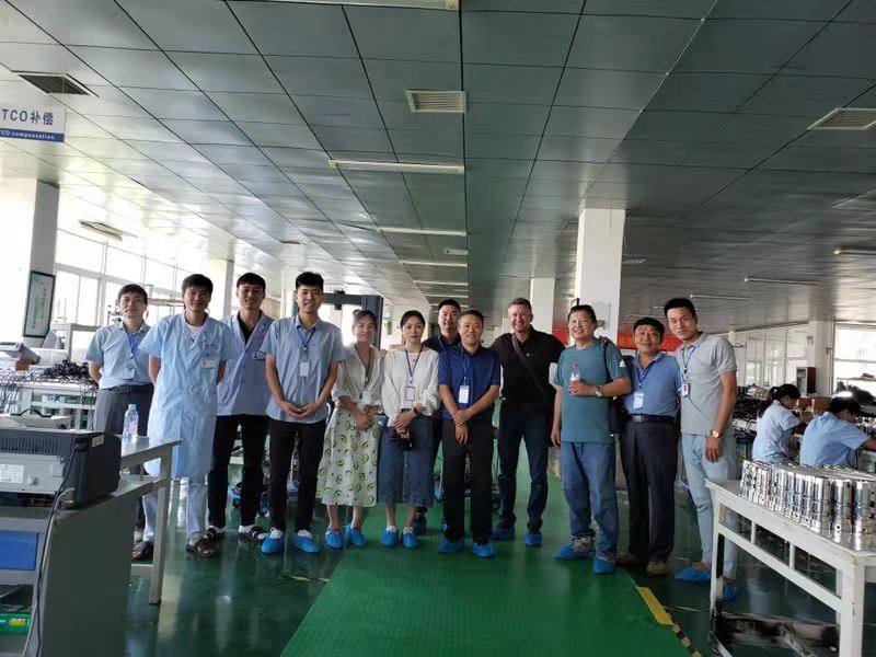 el equipo de bace tuvo un recorrido por la fábrica de zhimin